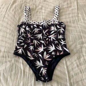 Seea One Piece like New sz M/L